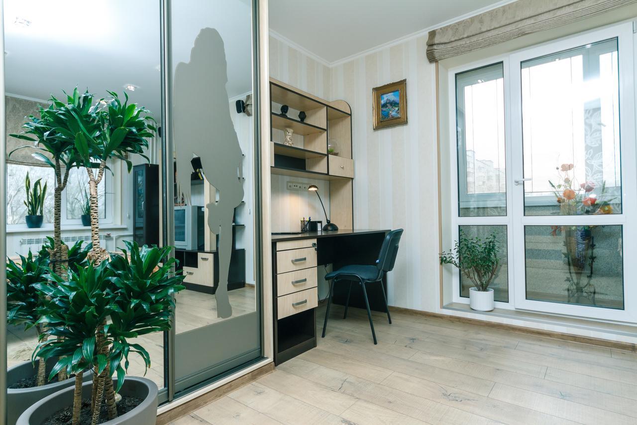 Apartment On Sevastopolska Square Kiev Exterior photo